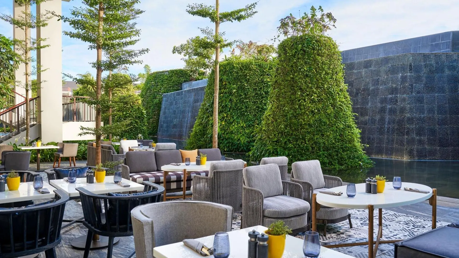 ***** Отель Renaissance Bali Nusa Dua Resort Индонезия